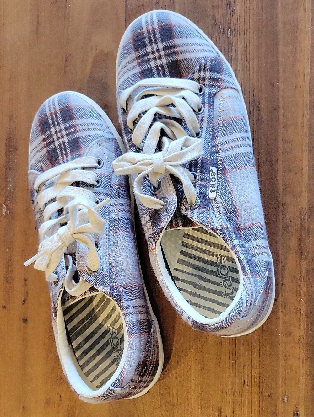 Taos Women's Plaid Canvas Sneakers in Gray and Pink